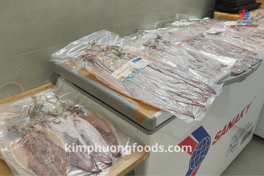 Mực khô câu cao cấp (size 12 - 15 con/kg) hàng tuyển giá tốt - Kim Phương Foods Mực khô câu cao cấp (size 12 - 15 con/kg) hàng tuyển giá tốt - Kim Phương Foods